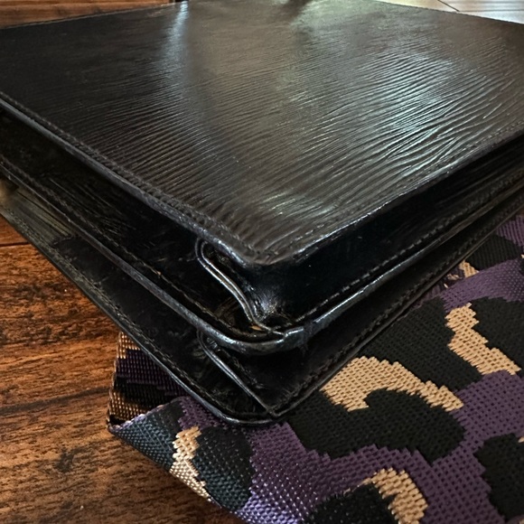 🖤 LV Clutch/Crossbody! 💜 - Picture 5 of 10